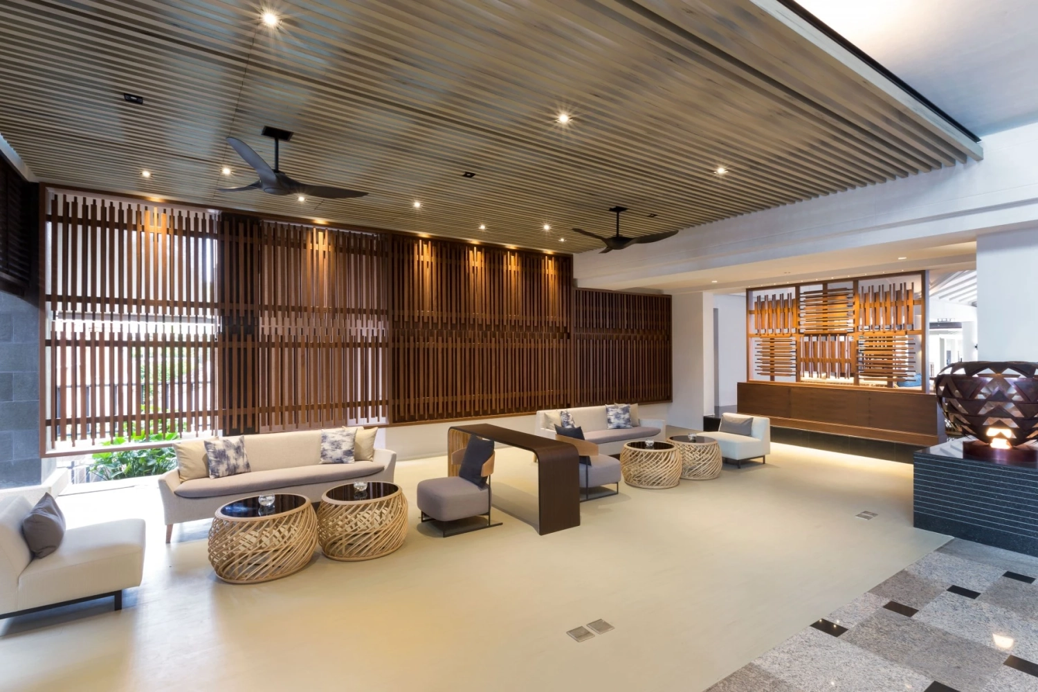 Lobby & Lounge